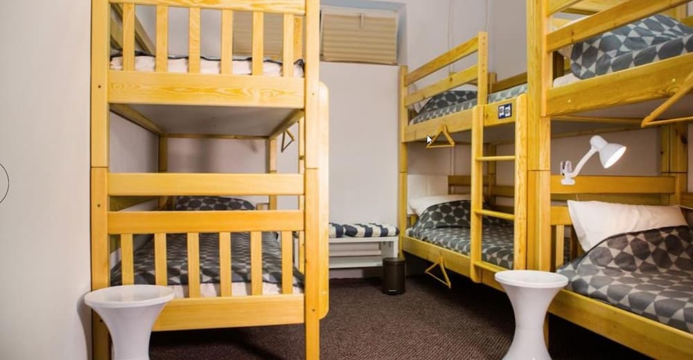 Lowcoaster Hostel