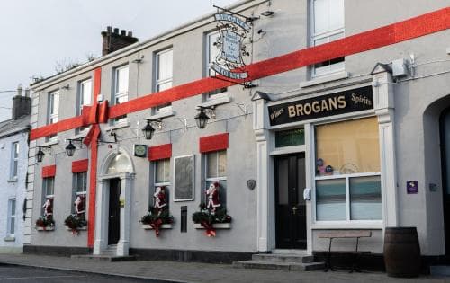 Brogans Bar & Guesthouse