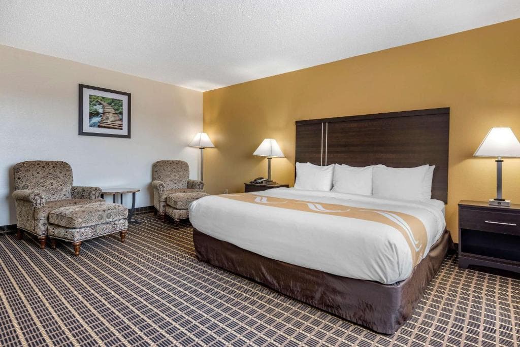 Quality Inn & Suites Warren