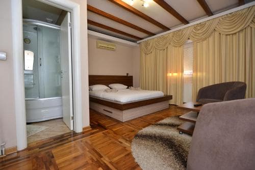 Villa Kaca