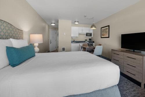 Pelican Shores Inn