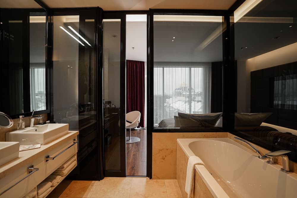 11 Mirrors Design Hotel