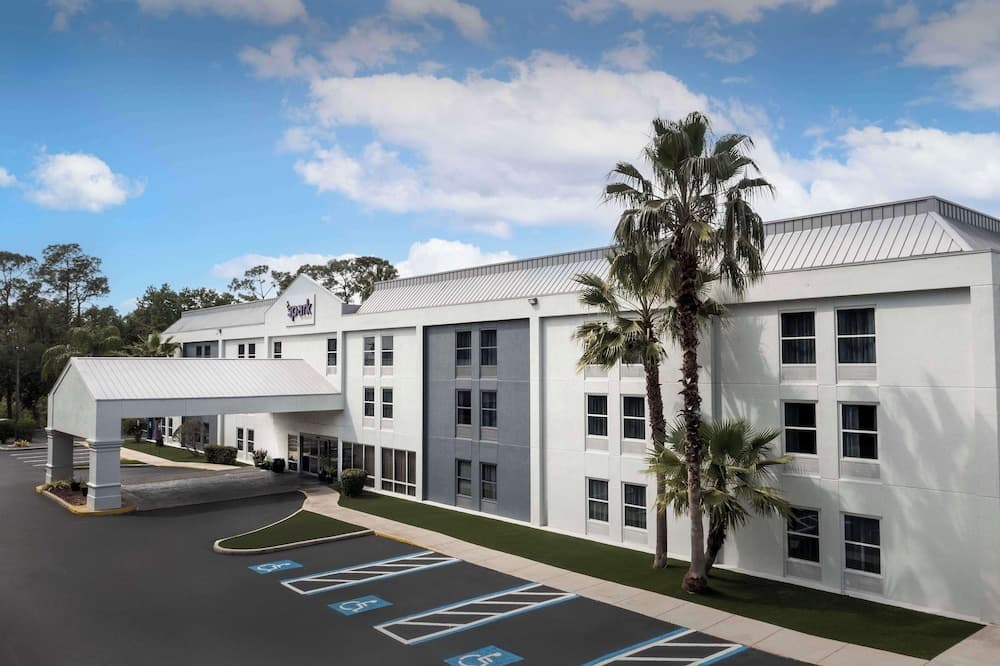 Brandon Center Hotel