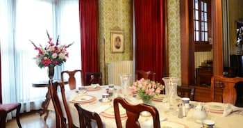 The Candlelight Inn