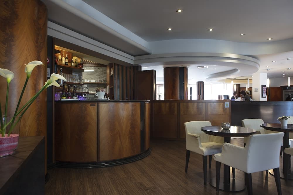 Smart Hotel Holiday