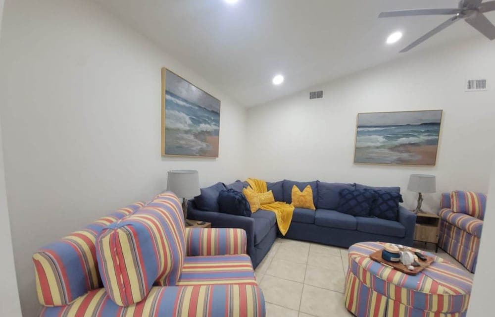 Stunning 4BD Jacuzzi - 4 Min To Beach Panama City