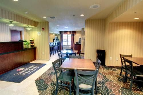 Cobblestone Inn & Suites - Carrington