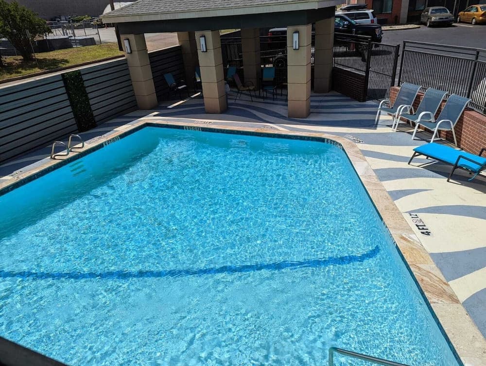 12 Oaks Hotel