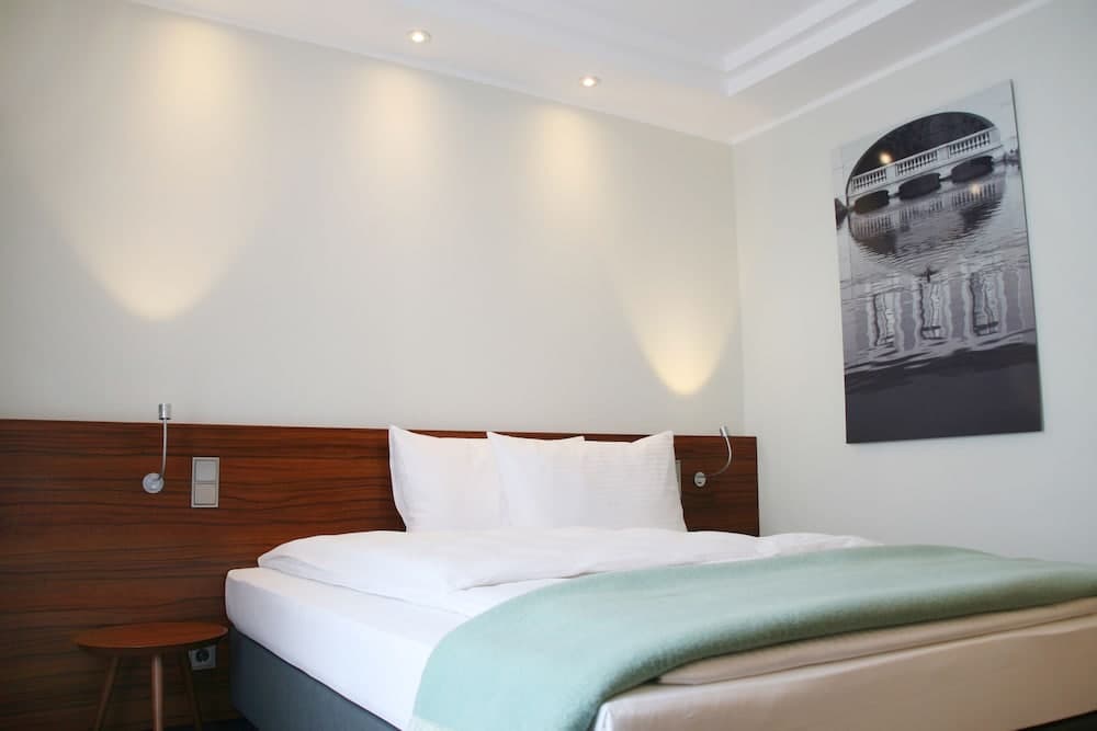 Augusten Hotel