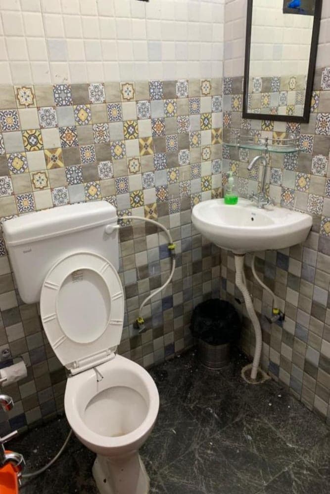 The Hostalgic Jibhi - Hostel