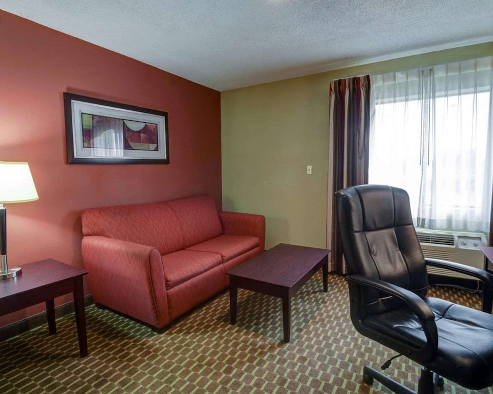Quality Inn & Suites Pine Bluff