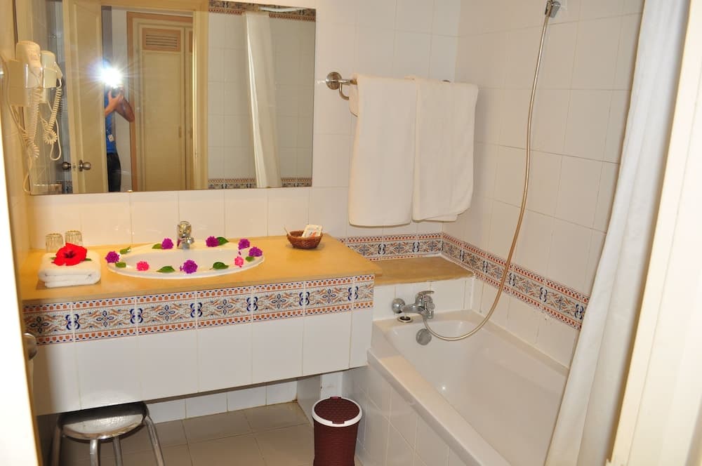 Zodiac Hotel