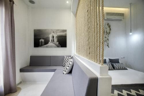 Privee Santorini
