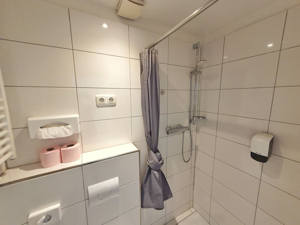 B&L Hostel