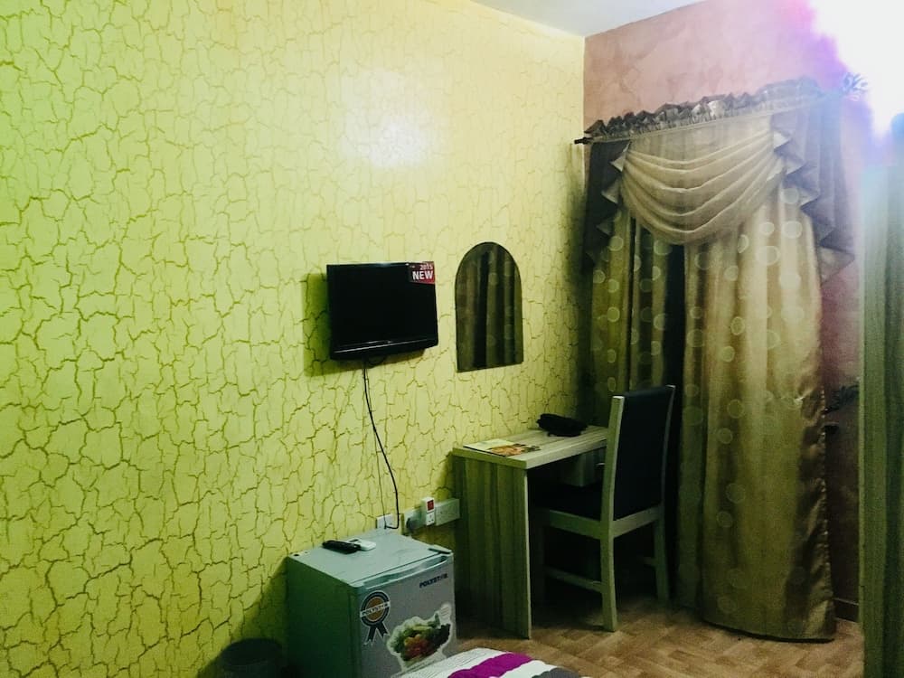 Hunga.M.De Suites