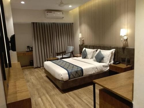 FabHotel Pinnacle Grand