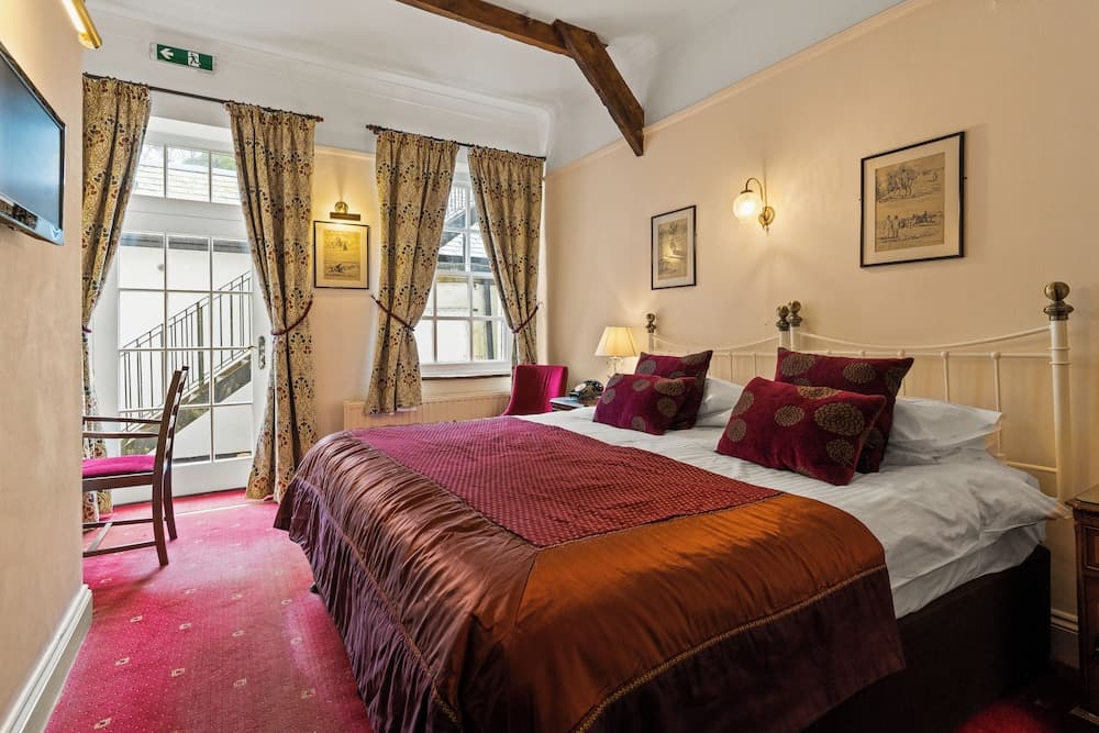 Two Bridges Hotel