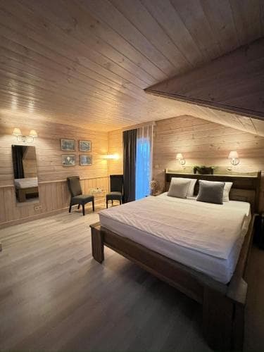 Agate Hotel