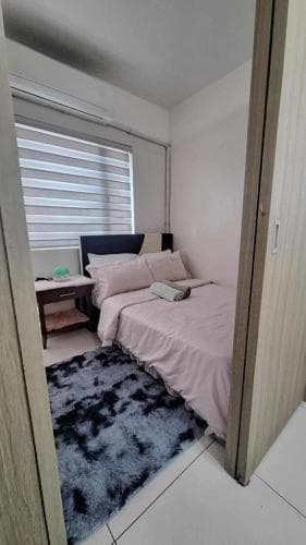 De Luxe, Standard and Studio Suites -The Breeze Residences-close to Airport,Mall of Asia, US Embassy