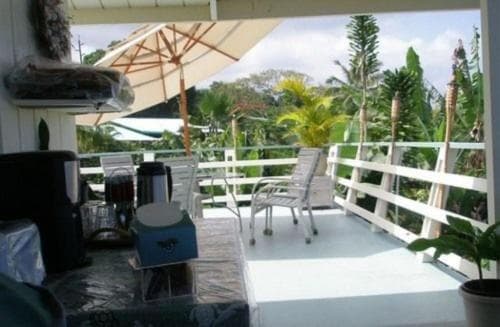 Hale-hoola B & B