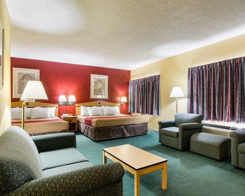 Econo Lodge Topeka Blvd
