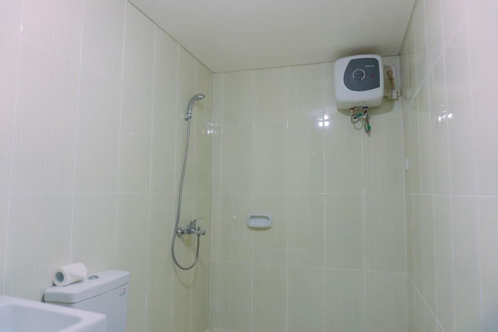 Modern Look and Spacious 1BR at Neo Soho Apartment By Travelio