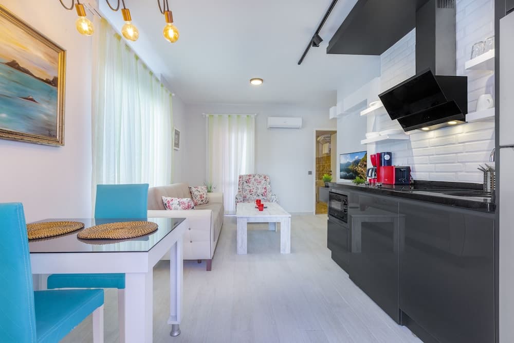 Twin Apart Hotel