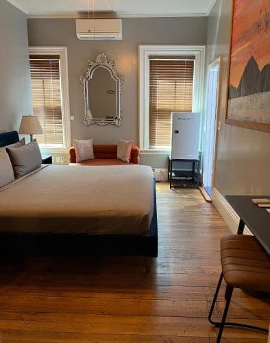 Somerset House Inn