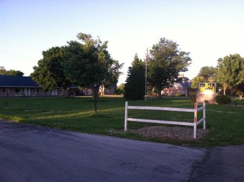 B & J Motel