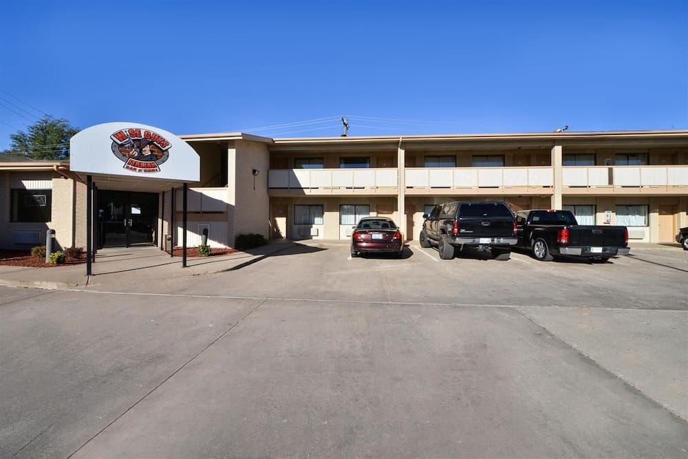 Budget Inn & Suites
