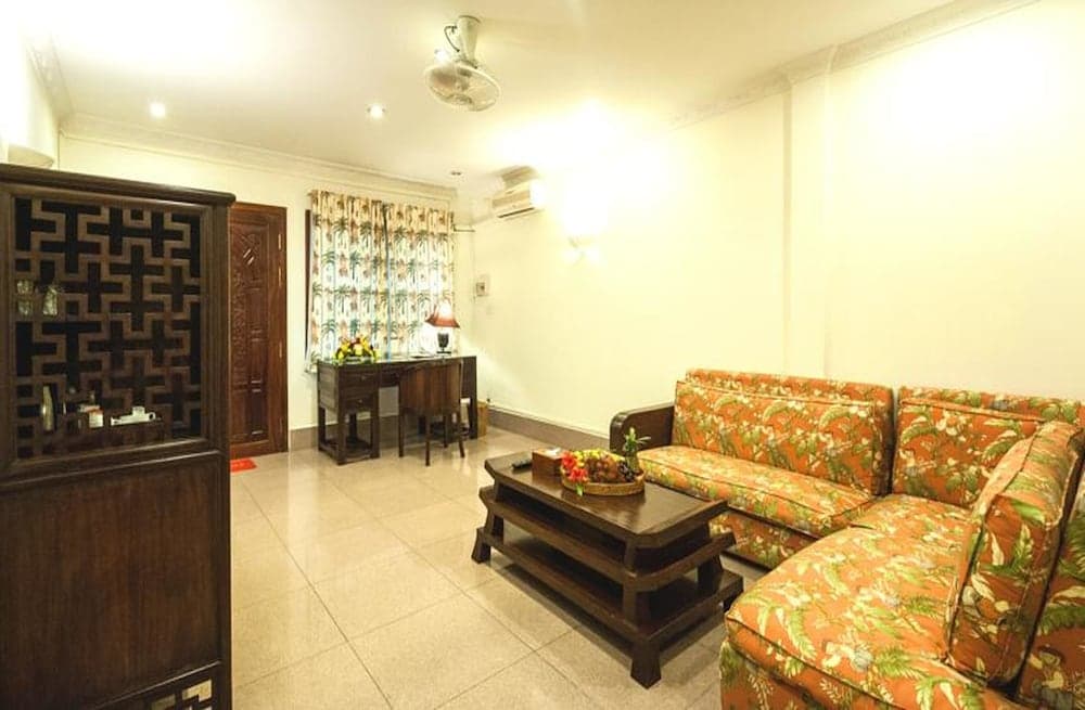 Red Hibiscus Hotel