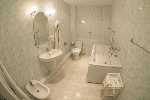 Hotel 104
