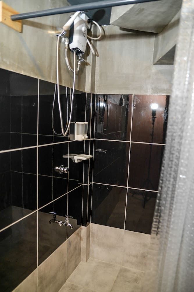 Bhive Hotel