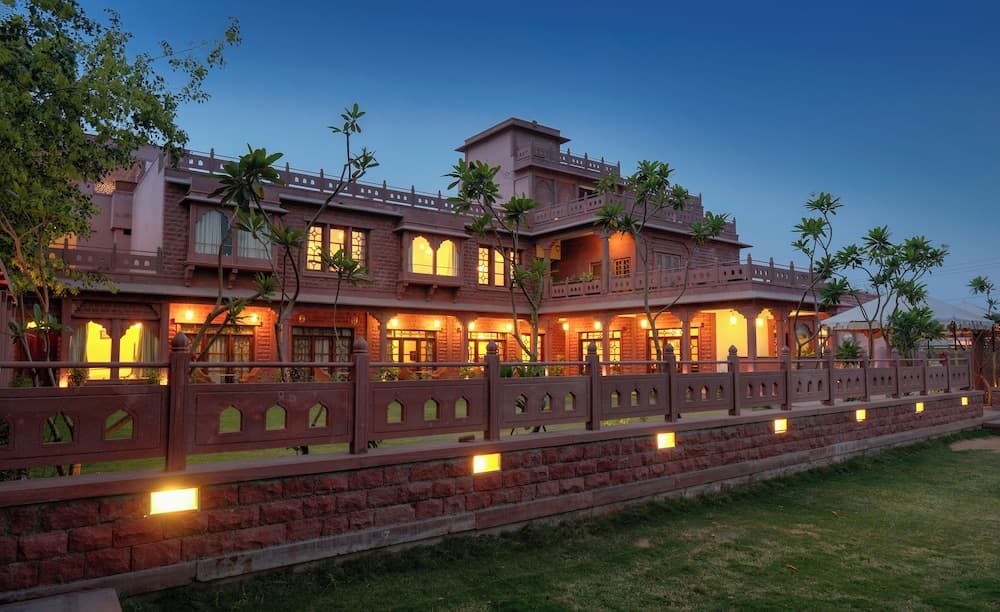 TreeHouse Rajbagh