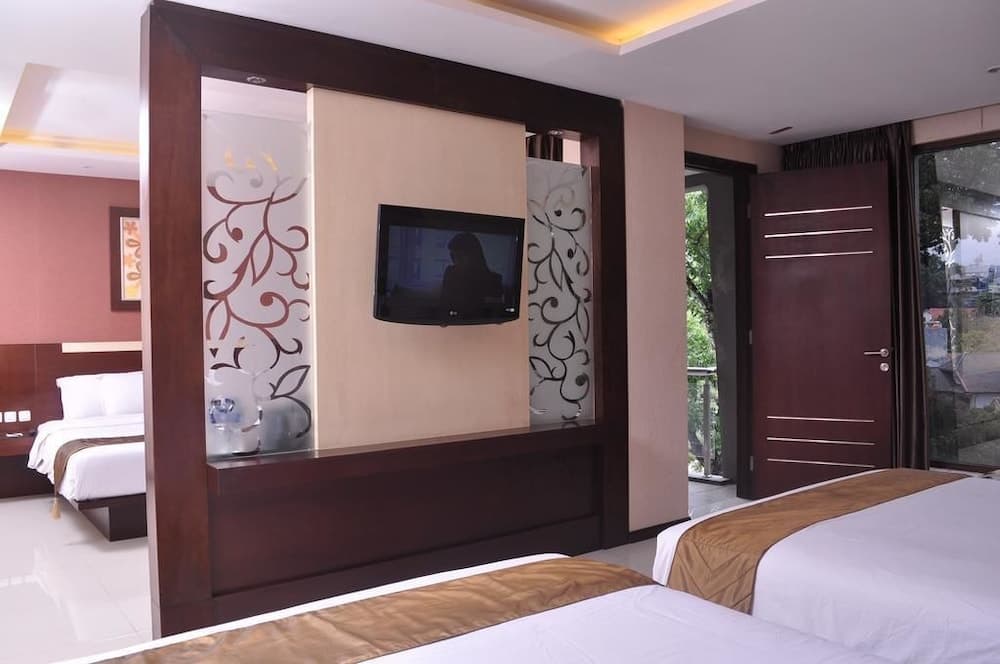 Scarlet Dago Hotel