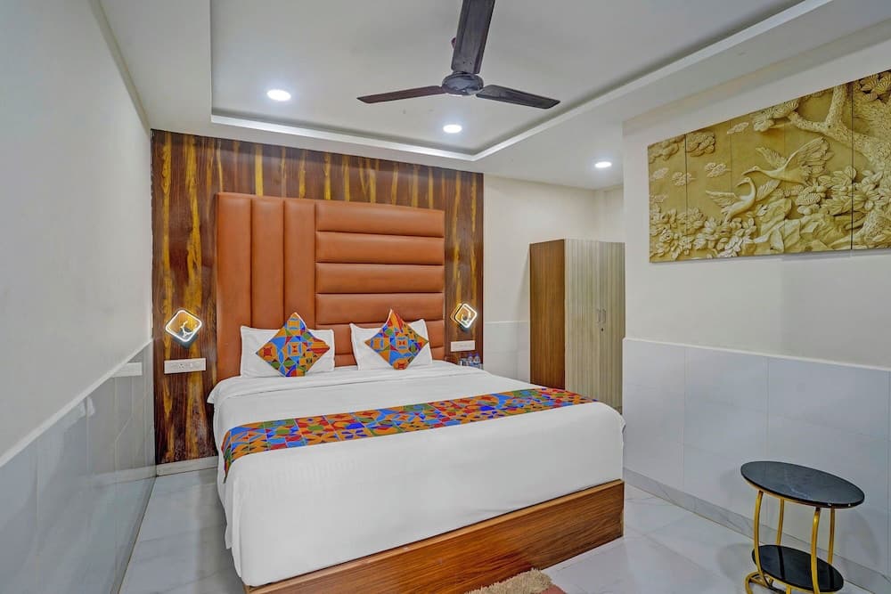 Fabhotel Small Daddy Plus