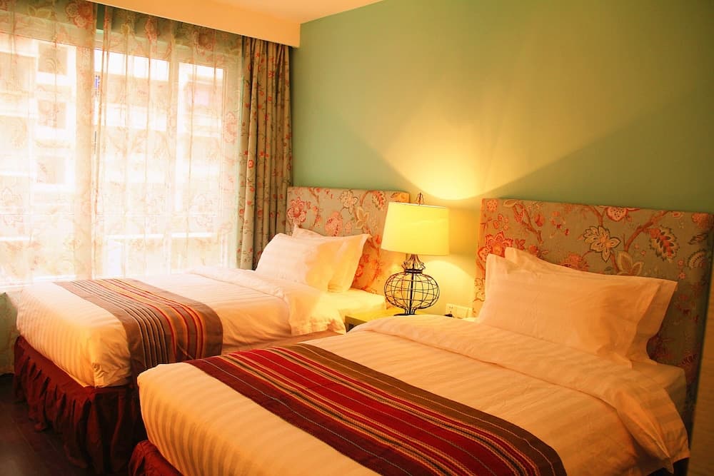Michaels Inn & Suites