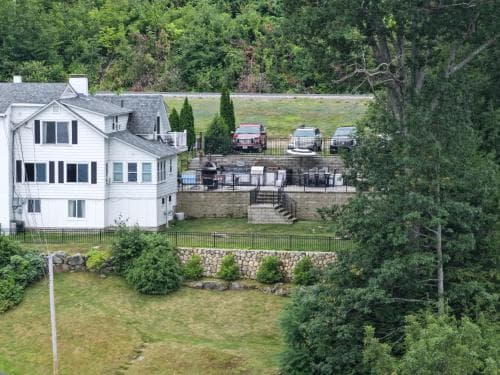 Belknap Point Inn