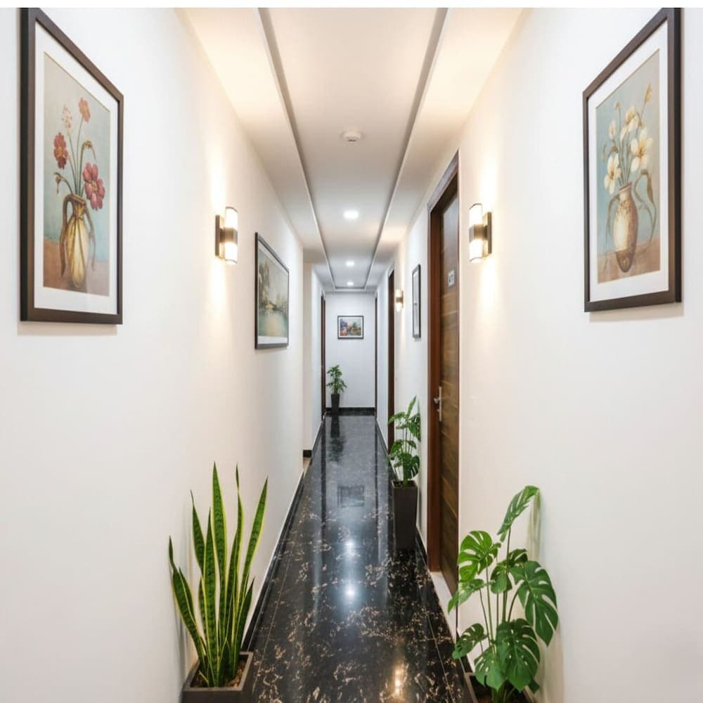 FabHotel New Silver Crown