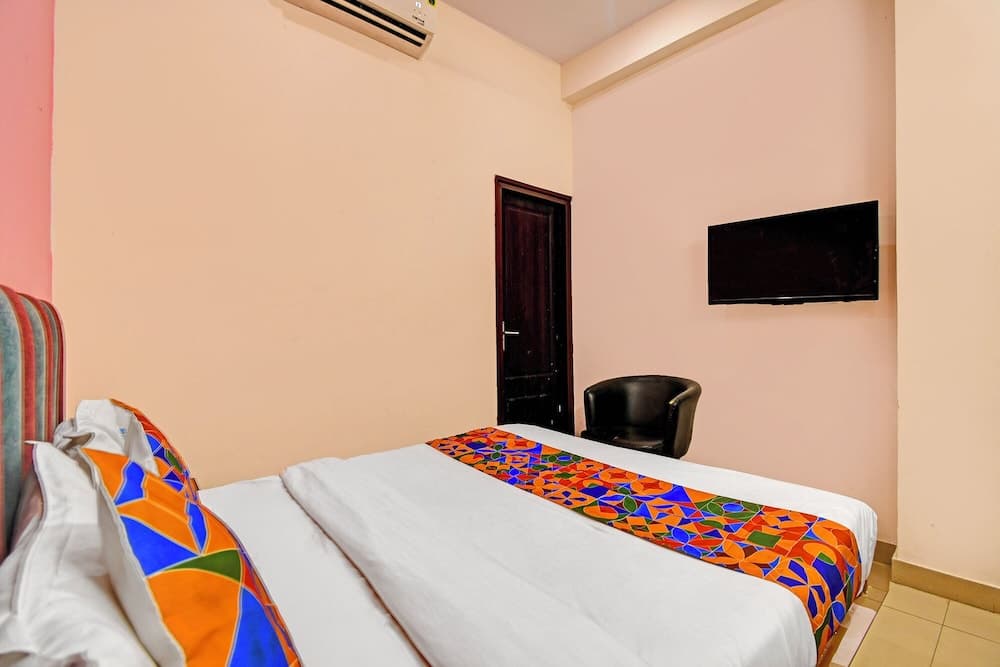 Fabhotel Insight Inn