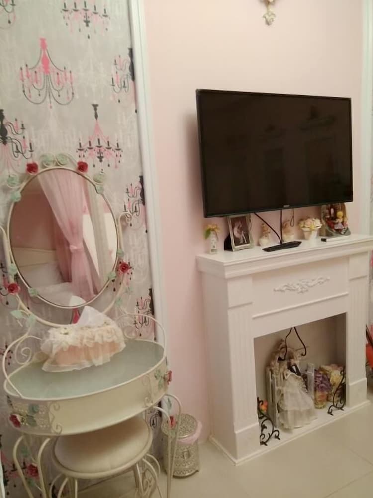Dancedoll House