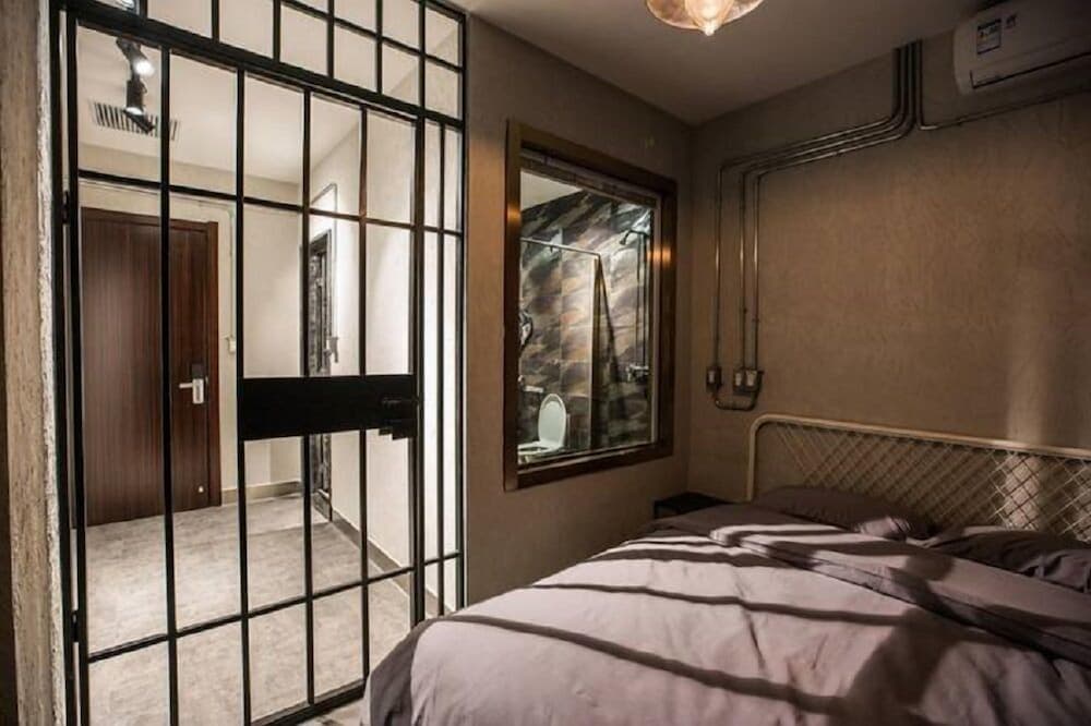 Crosme Theme Hotel
