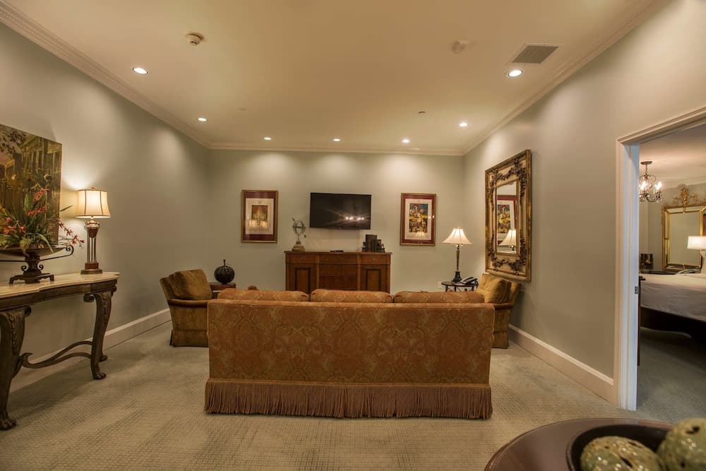 Bienville House
