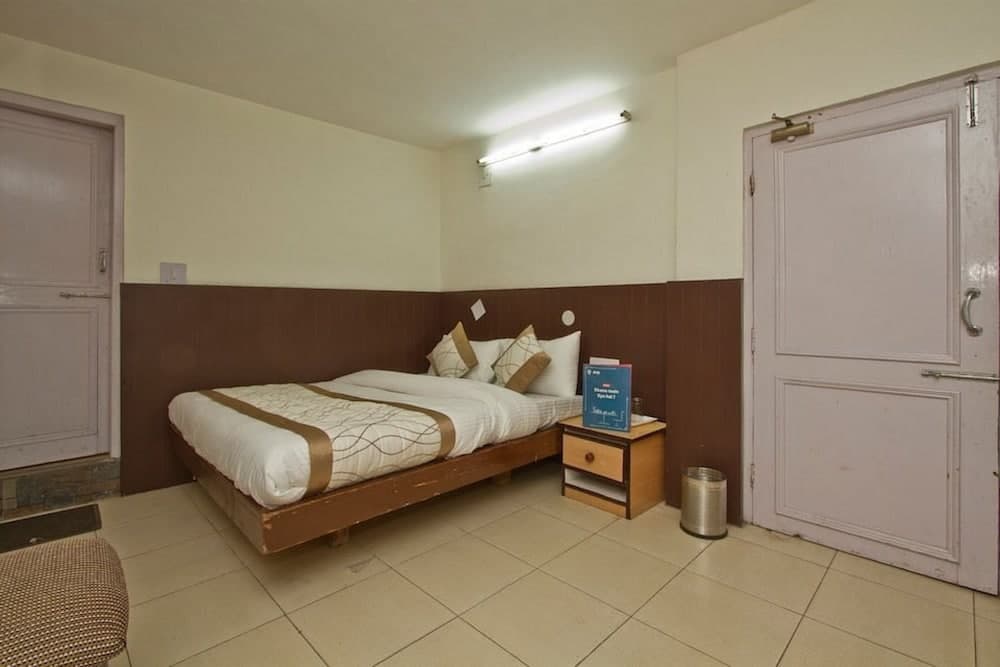 Goroomgo Elena Aastha Regency Manali