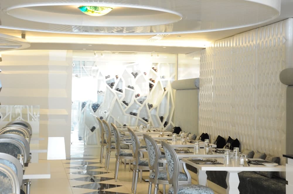 Adams Beach Hotel & Spa