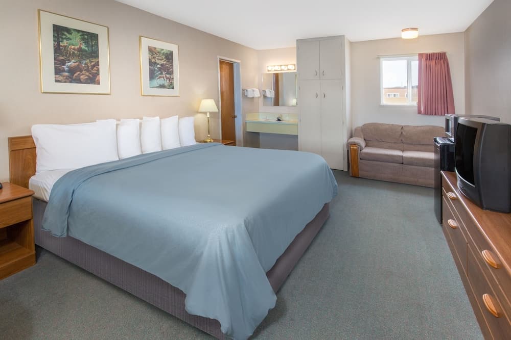 Redwood Inn