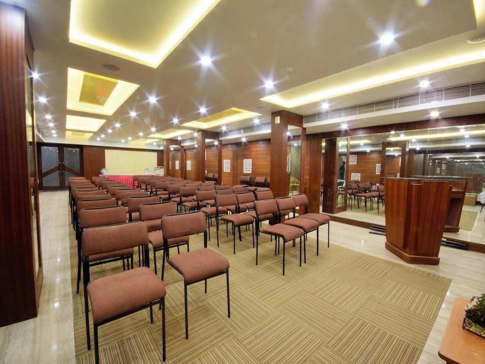 OYO 3763 Naeeka Hotel