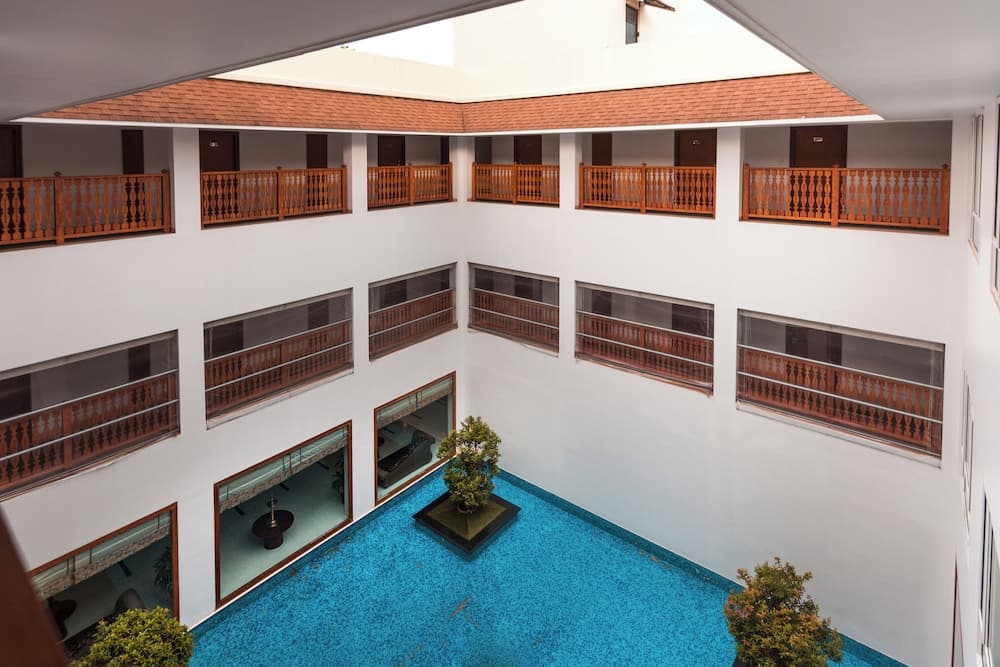 Hotel Devaragam