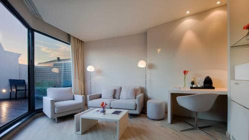 Cram Hotel
