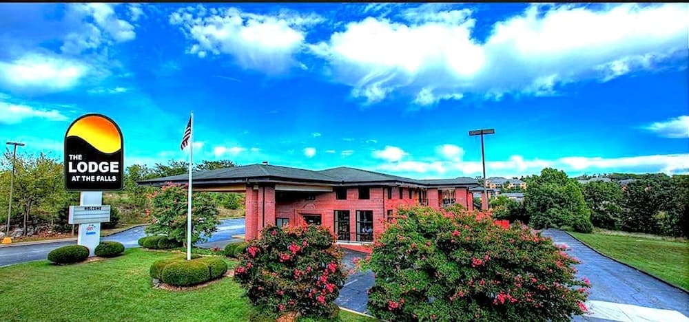 Lodge at the Falls